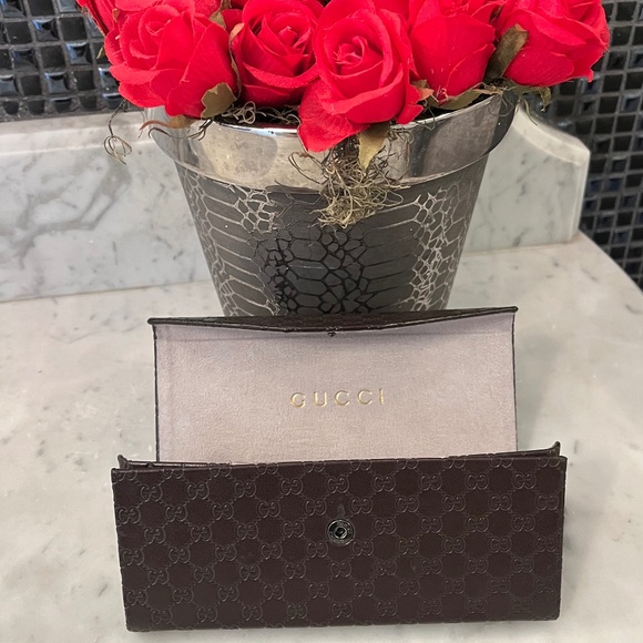 Authentic Gucci sunglasses with Gucci foldable case - Picture 12 of 14
